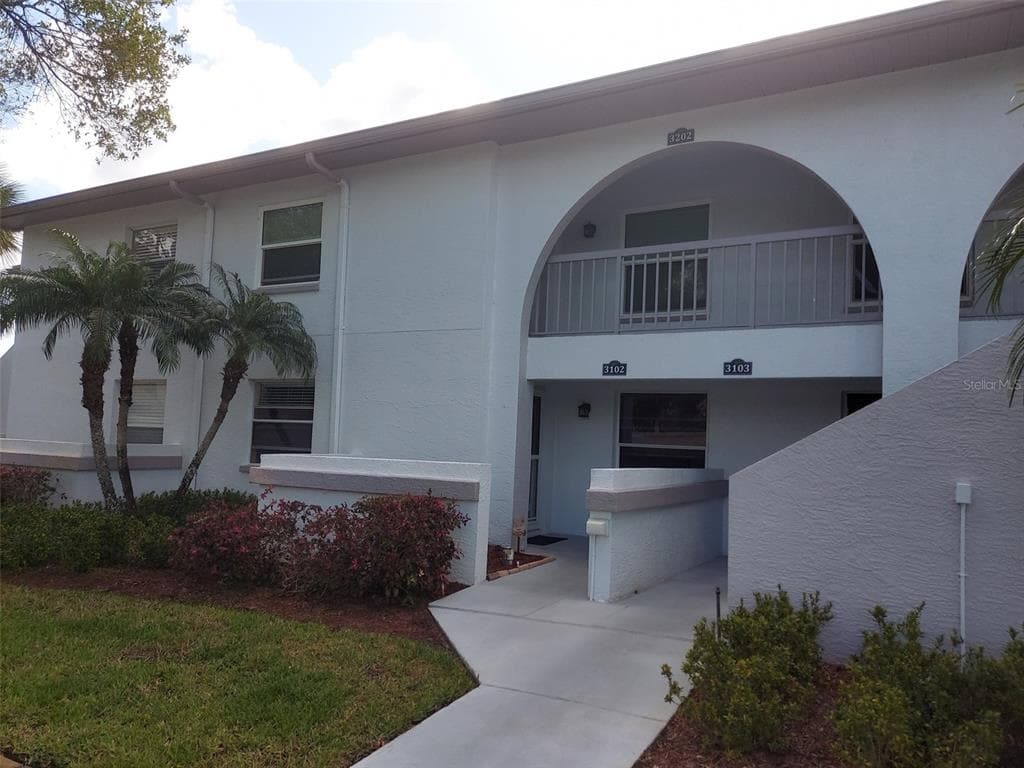 3205 LANDMARK DRIVE UNIT 3202 CLEARWATER, FL 33761