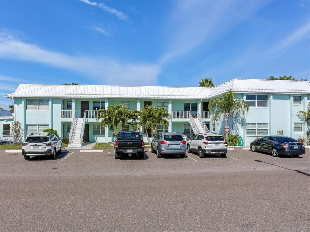 10 164TH AVENUE UNIT 10 REDINGTON BEACH, FL 33708