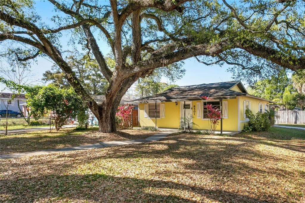 8501 W HANNA AVENUE TAMPA, FL 33615