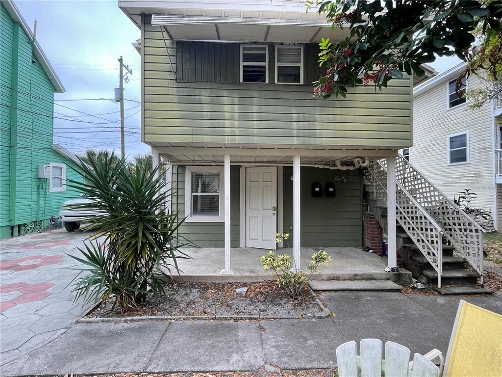 727 DARTMOOR STREET N UNIT 1/2 lower ST PETERSBURG, FL 33701