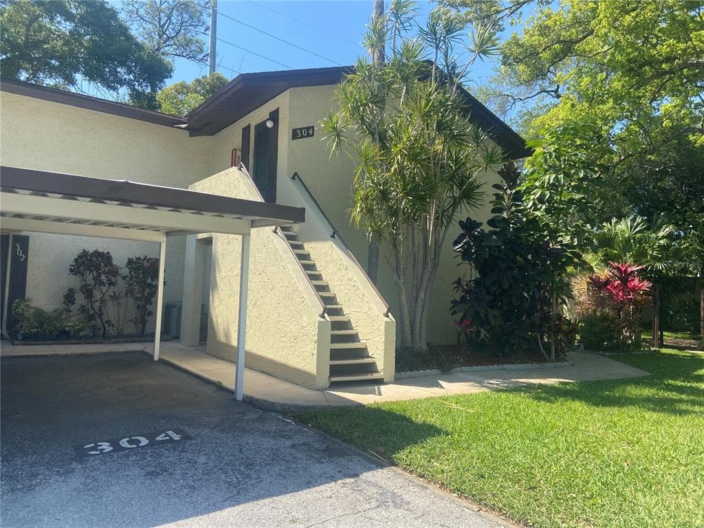 501 E BAY DRIVE UNIT 303 LARGO, FL 33770