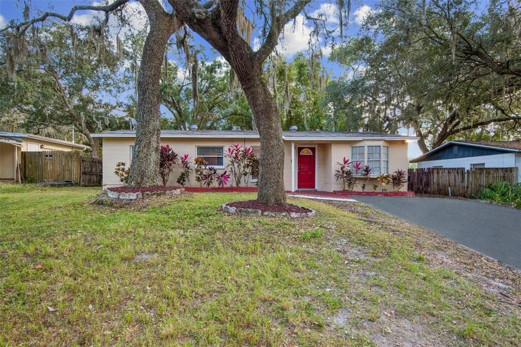 7005 TAMARACK DRIVE TAMPA, FL 33637