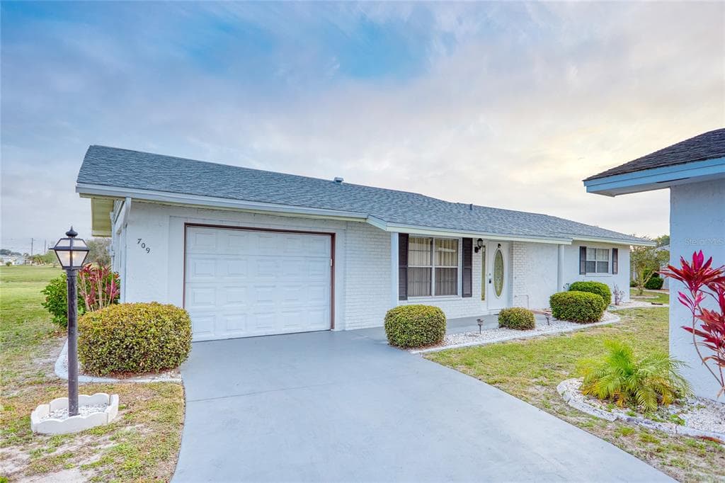 709 HUXLEY PLACE UNIT 709 SUN CITY CENTER, FL 33573