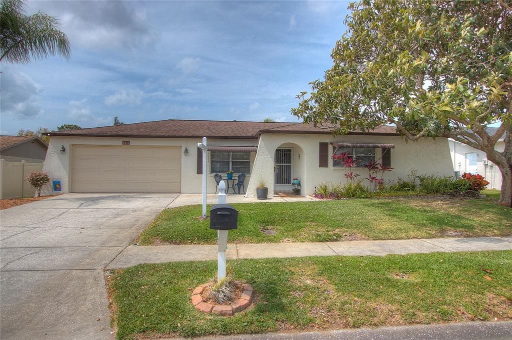 8811 MARTINIQUE LANE PORT RICHEY, FL 34668