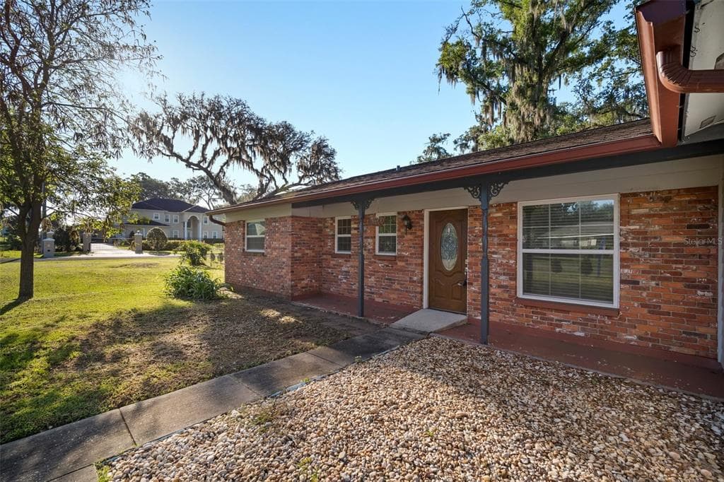 1211 DALZIE DRIVE VALRICO, FL 33594