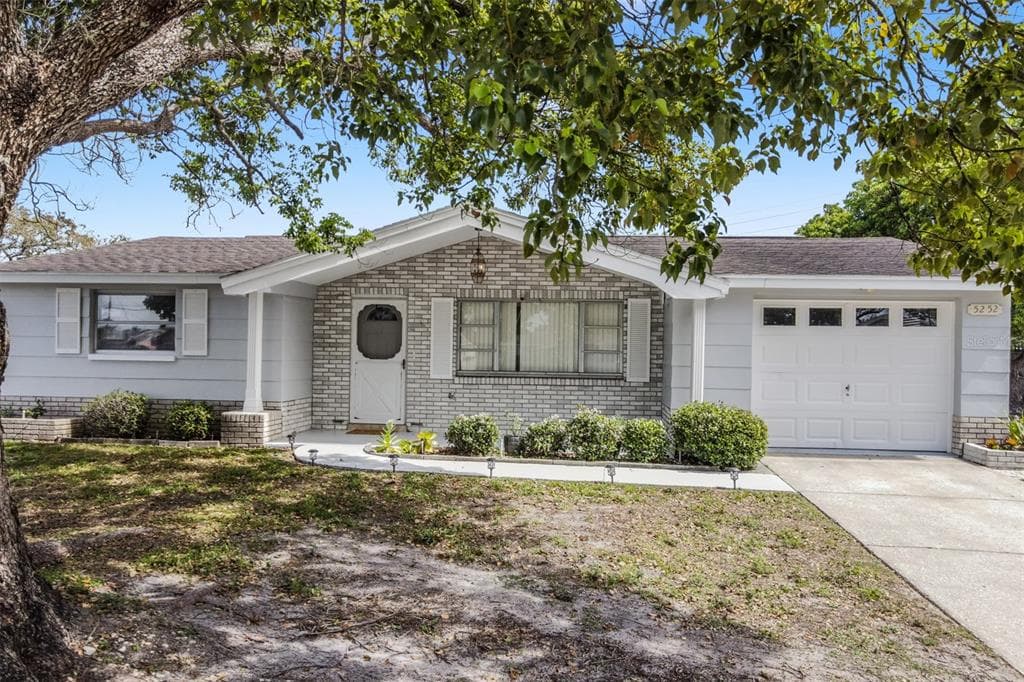 5252 MOSAIC DRIVE HOLIDAY, FL 34690