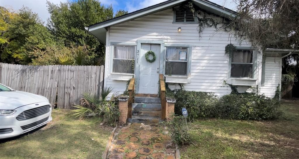 3711 N DARTMOUTH AVENUE TAMPA, FL 33603