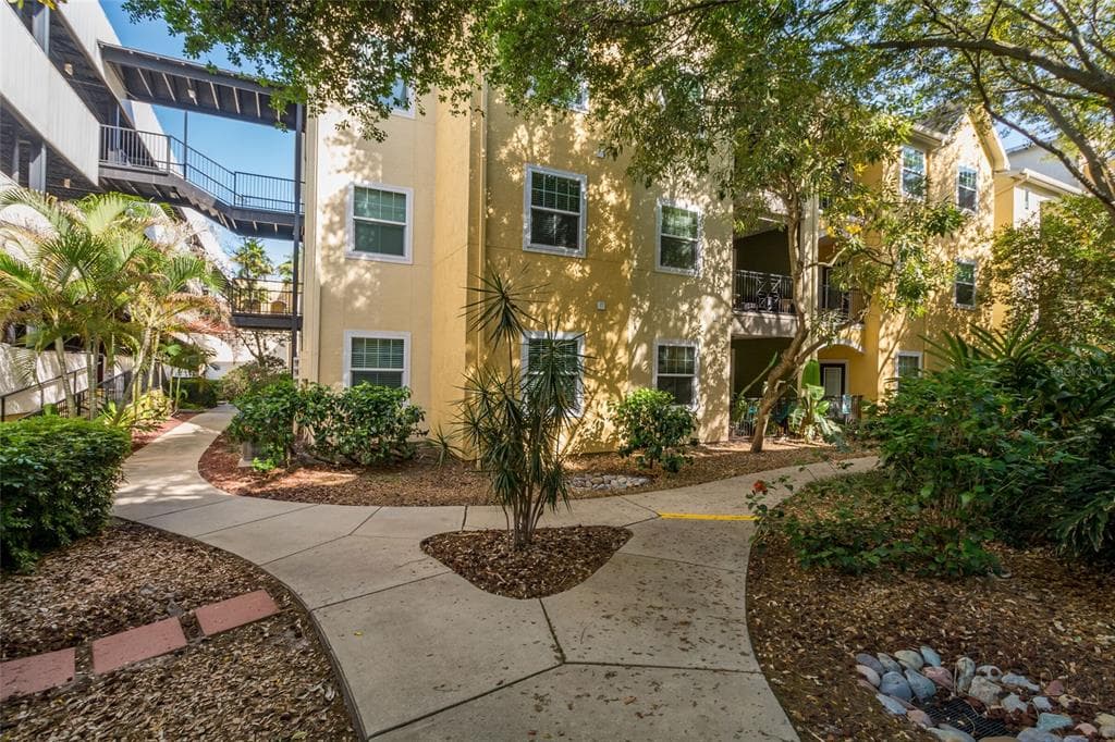 1910 E PALM AVENUE UNIT 8122 TAMPA, FL 33605