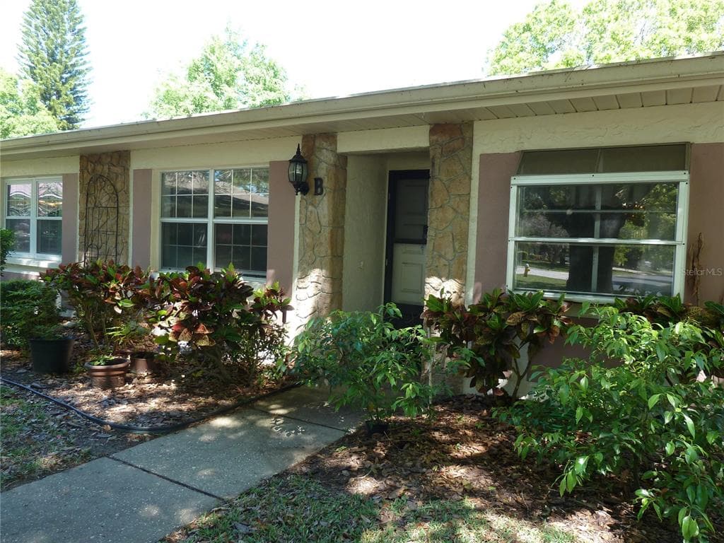2290 LARK CIRCLE W UNIT B PALM HARBOR, FL 34684