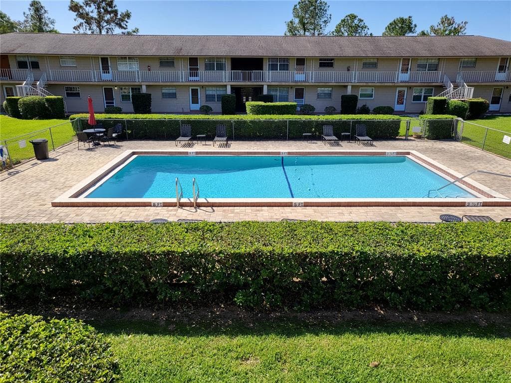 1100 E CAROLINE ST 206 UNIT 206 TAVARES, FL 32778