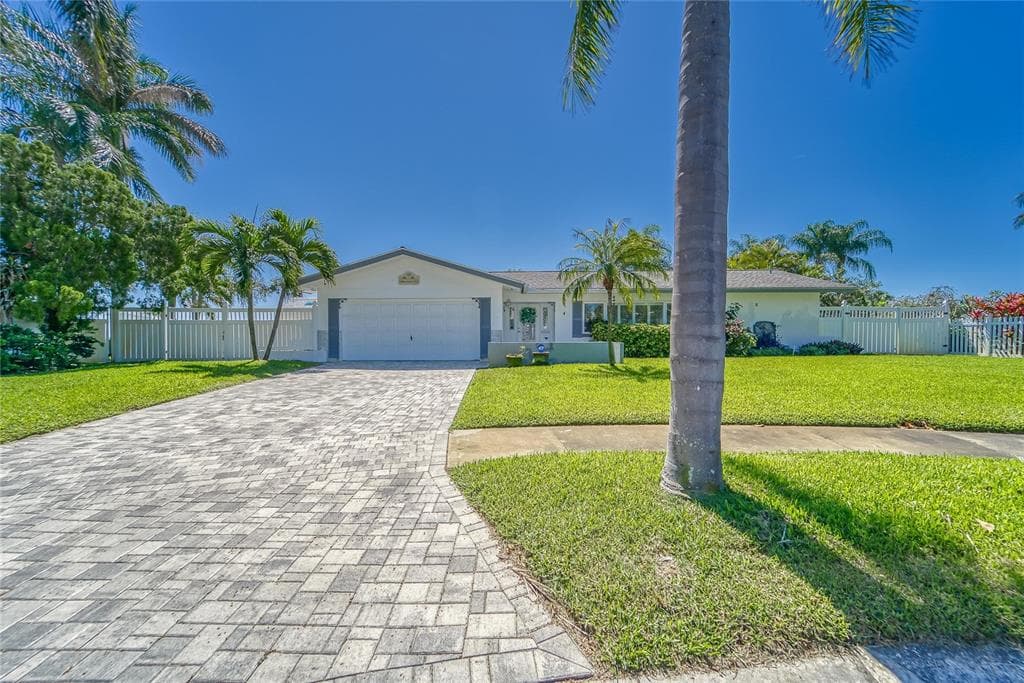582 DOLPHIN AVENUE SE ST PETERSBURG, FL 33705