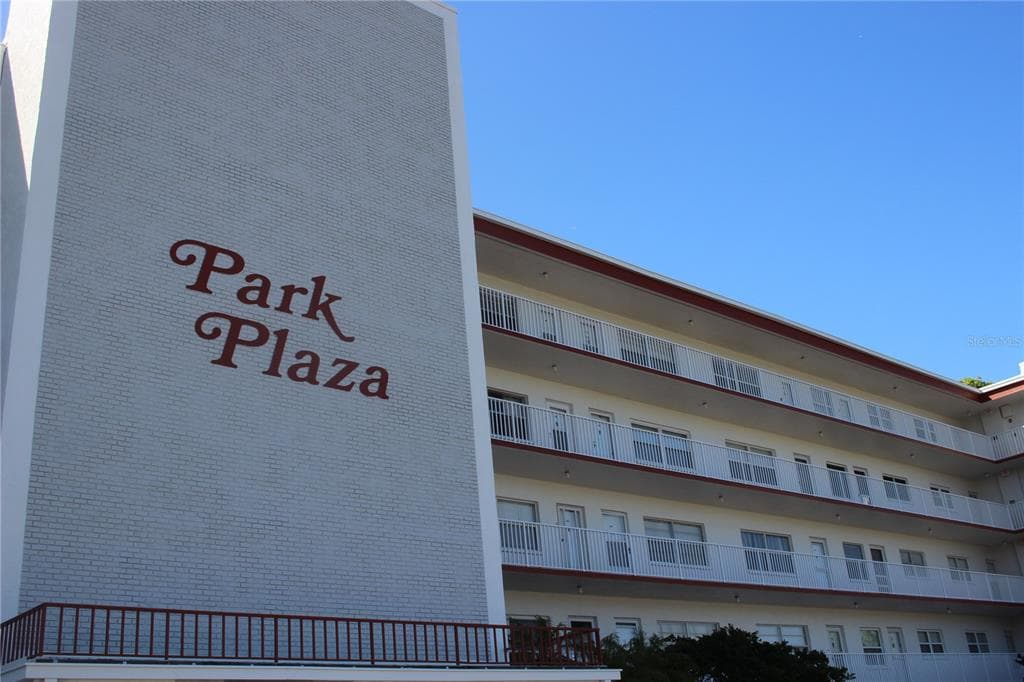 5060 76TH AVENUE N UNIT 406 PINELLAS PARK, FL 33781