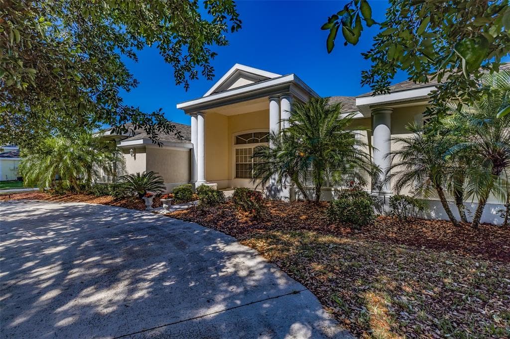 2307 CLUBHOUSE DRIVE PLANT CITY, FL 33566