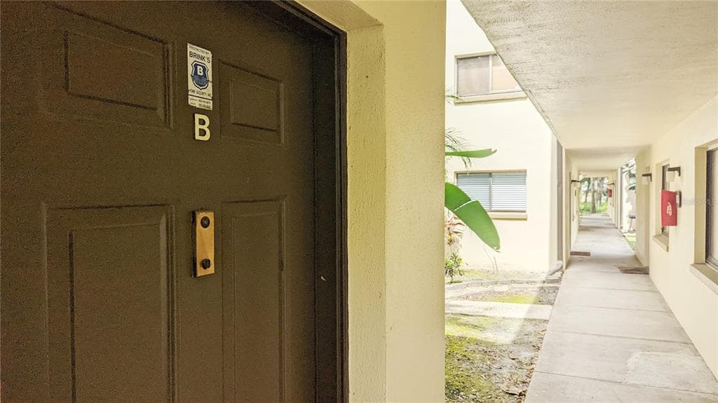 11805 RAINTREE LAKE LANE UNIT B TEMPLE TERRACE, FL 33617