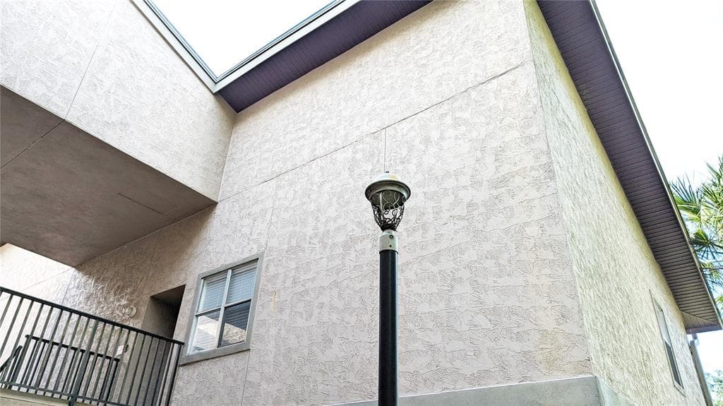 4207 WINDING MOSS TRAIL UNIT 207 TAMPA, FL 33613