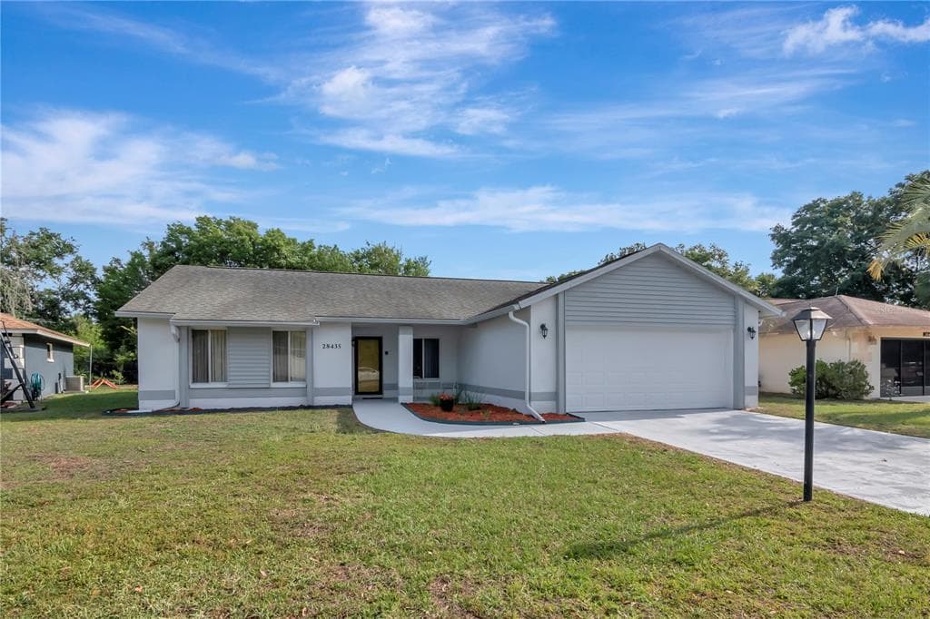 28435 TRIDENT COURT WESLEY CHAPEL, FL 33543