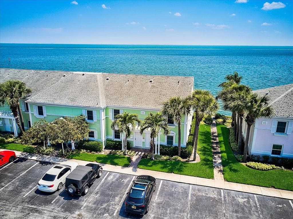 4792 COQUINA KEY DRIVE SE ST PETERSBURG, FL 33705