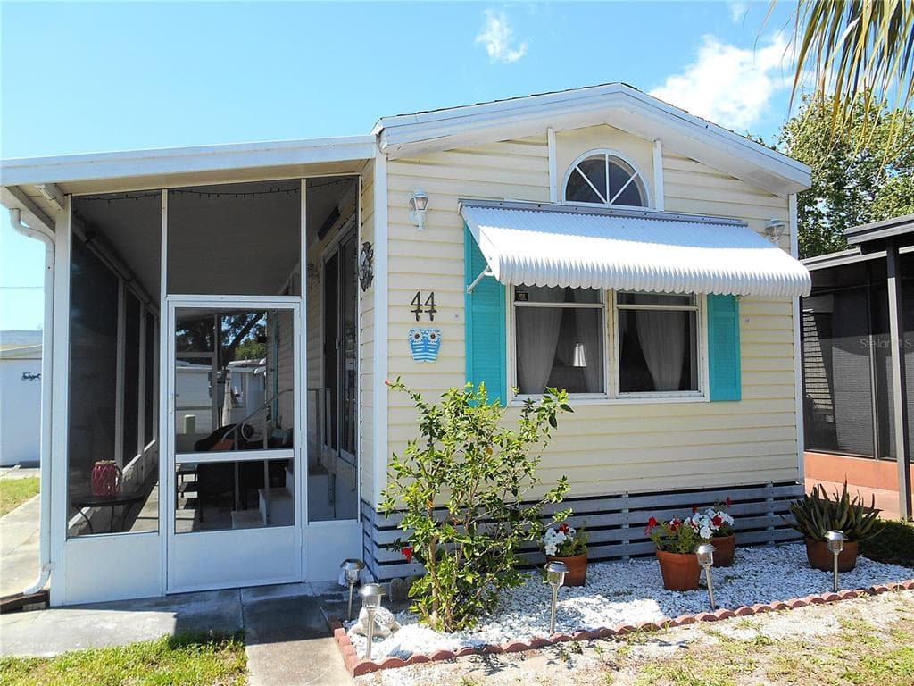 7801 34TH AVENUE N UNIT 44 ST PETERSBURG, FL 33710