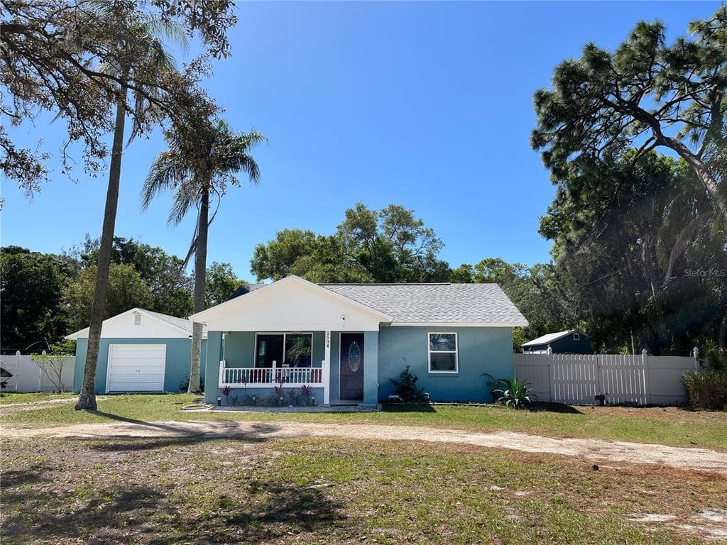 2504 DRYER AVENUE LARGO, FL 33770