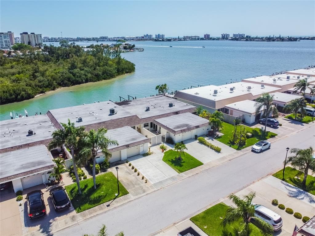 476 BOCA CIEGA POINT BOULEVARD S UNIT 910