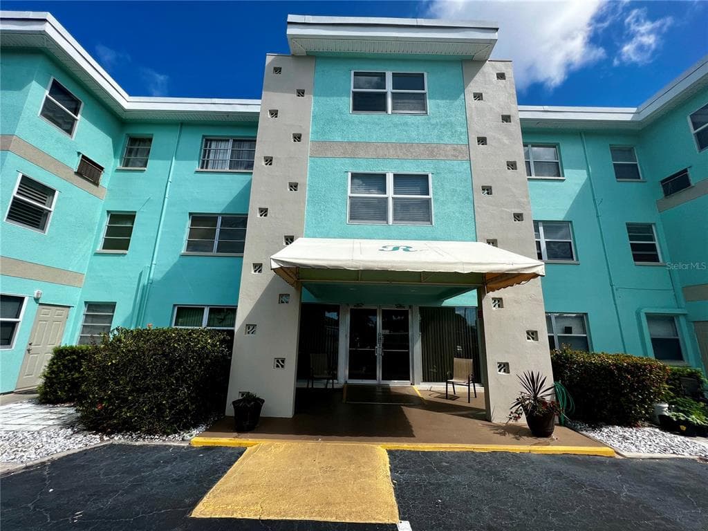 11447 PARK BOULEVARD UNIT 208 SEMINOLE, FL 33772
