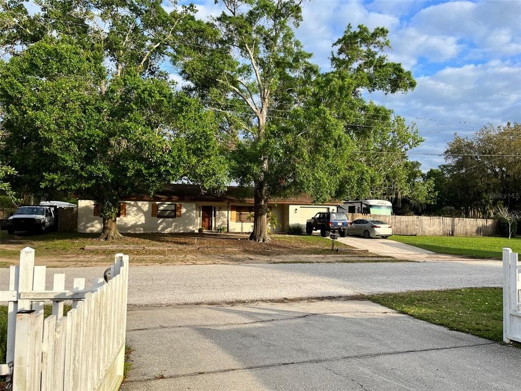 1502 MEADOWRIDGE DRIVE VALRICO, FL 33596