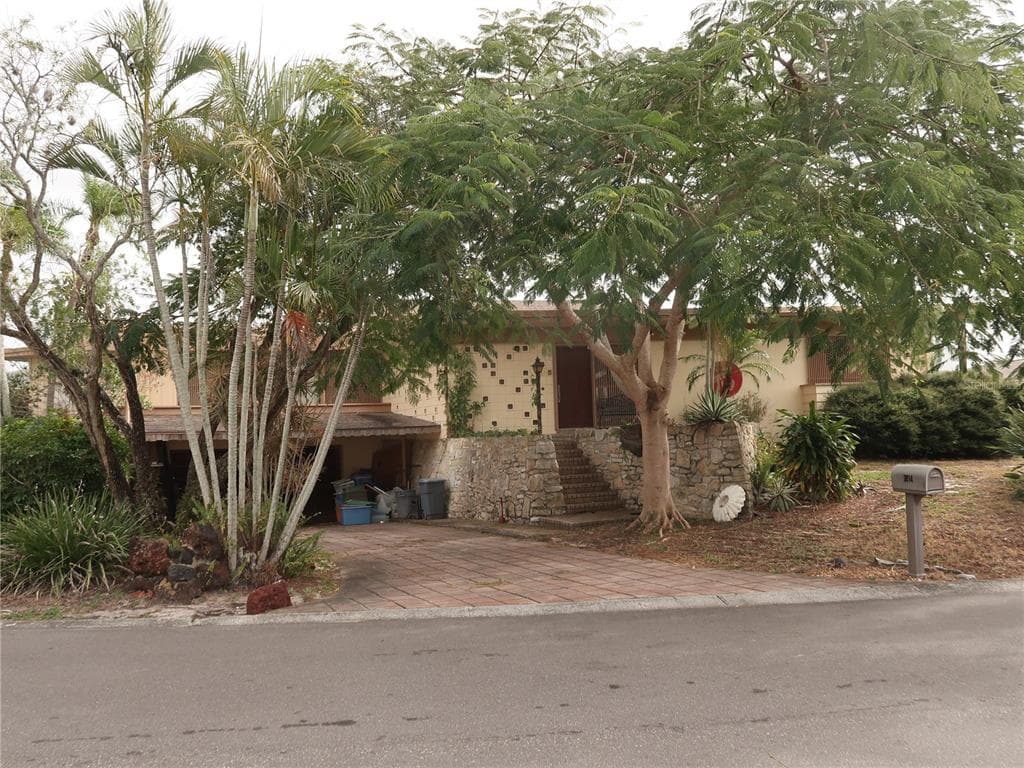 3914 MCKAY CREEK DRIVE LARGO, FL 33770