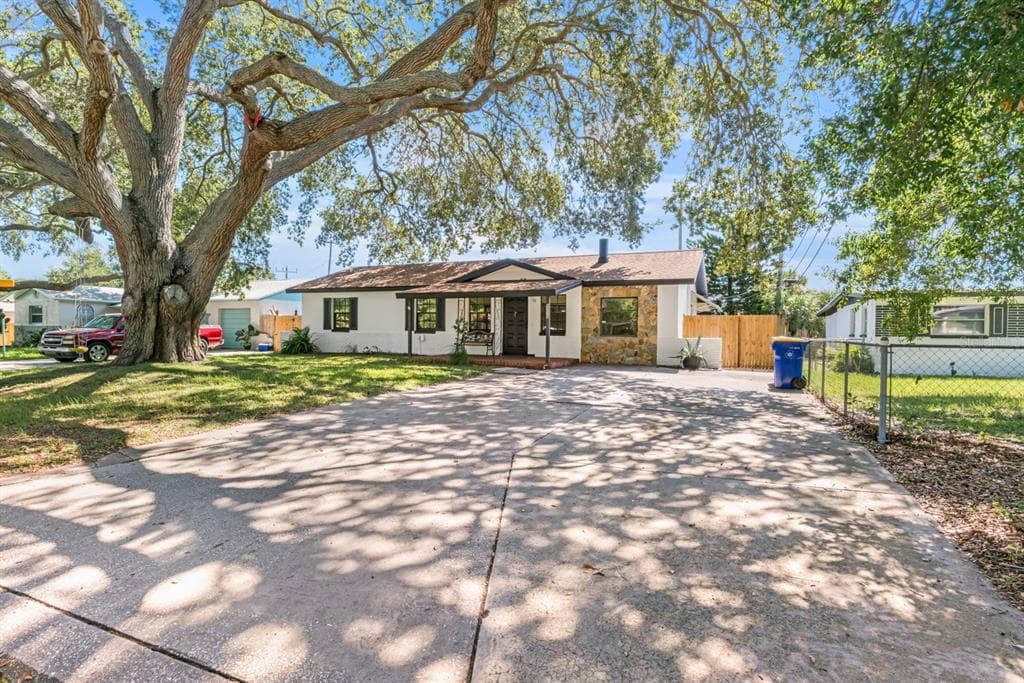 9725 CRESTVIEW STREET SEMINOLE, FL 33772