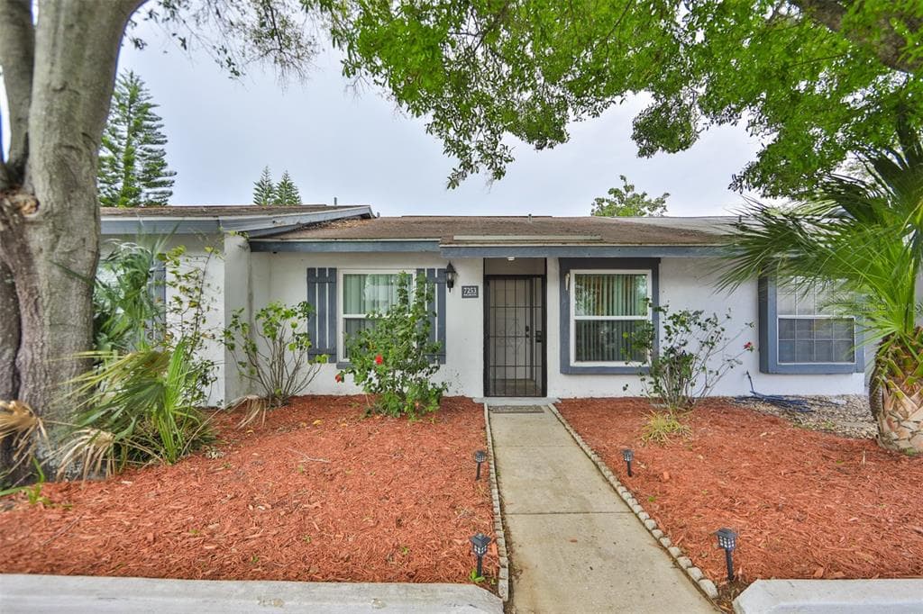 7253 PARKSIDE VILLAS DRIVE N ST PETERSBURG, FL 33709