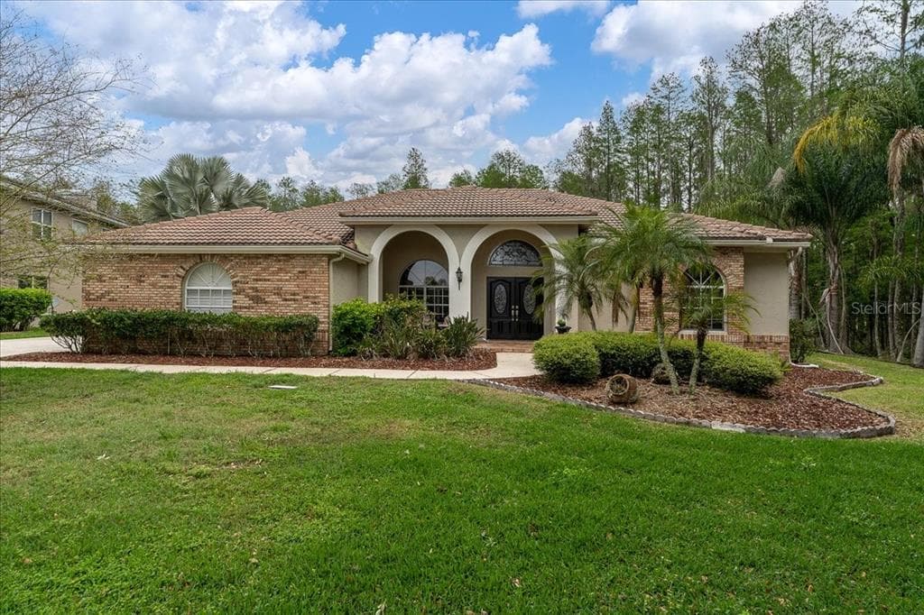 999 CARSTAIRS COURT TARPON SPRINGS, FL 34688