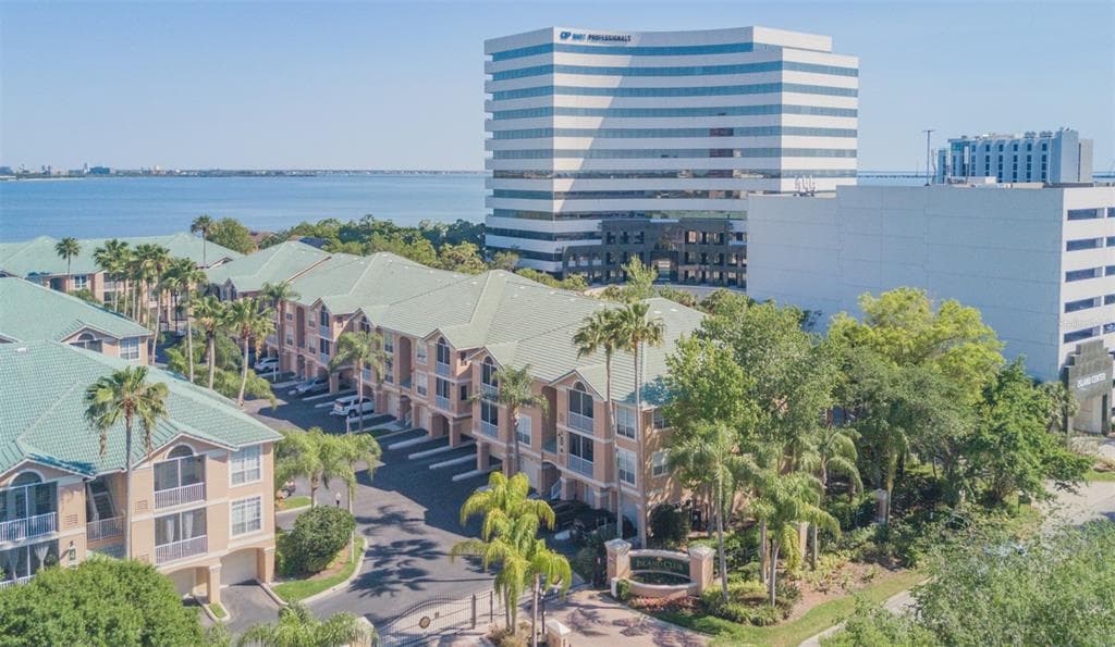 1306 BAY CLUB CIRCLE UNIT 1306 TAMPA, FL 33607