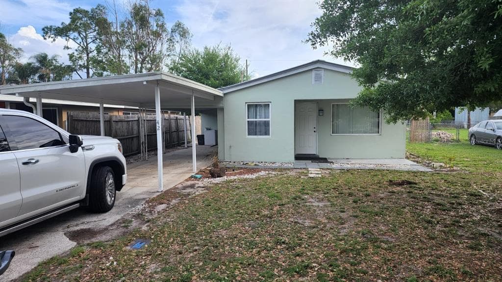 42 PRINCETON AVENUE FROSTPROOF, FL 33843