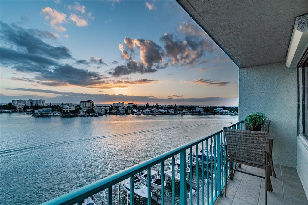 680 ISLAND WAY UNIT 709 CLEARWATER BEACH, FL 33767