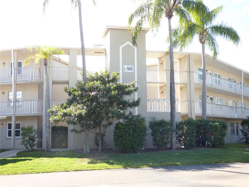 948 VIRGINIA STREET UNIT 304 DUNEDIN, FL 34698