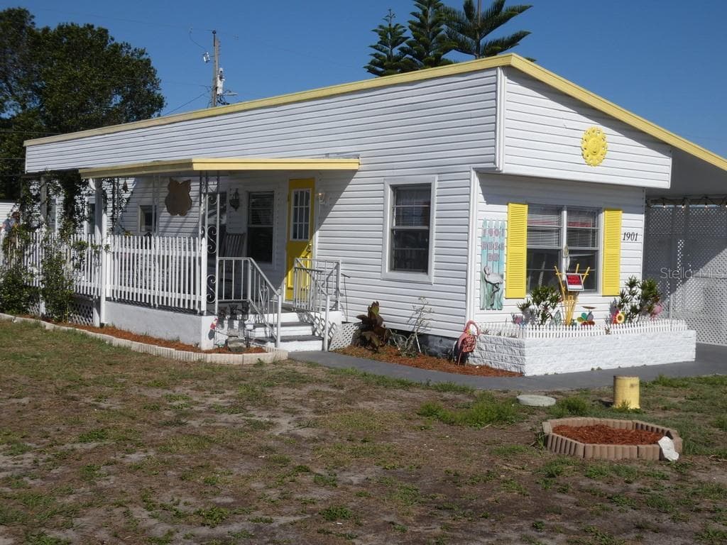 1901 HESS DRIVE HOLIDAY, FL 34691