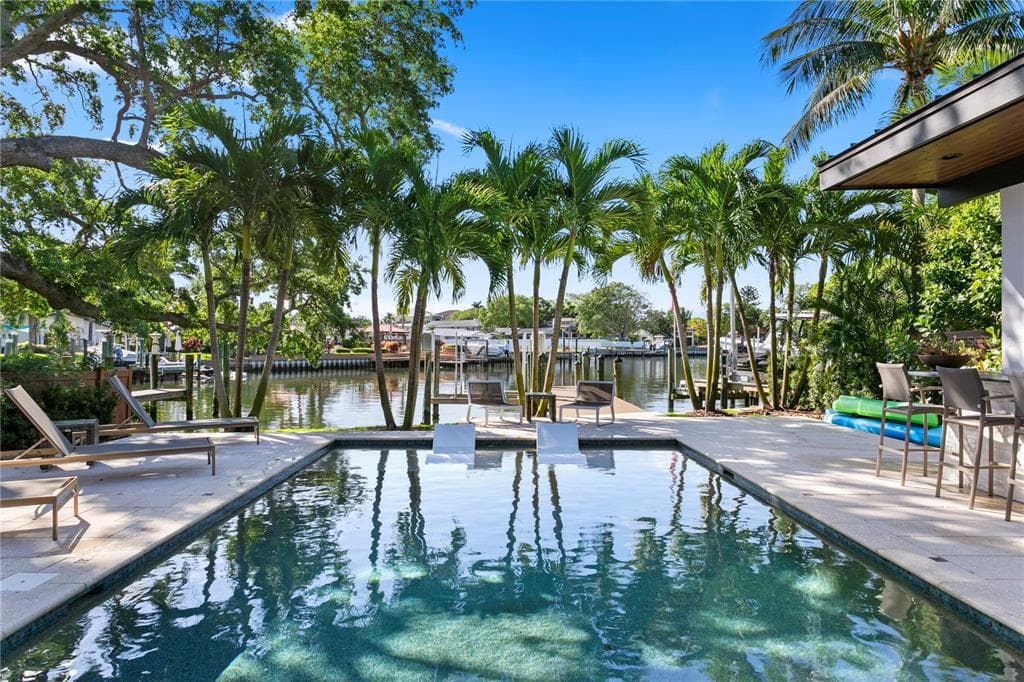 3327 OVERLOOK DRIVE NE ST PETERSBURG, FL 33703