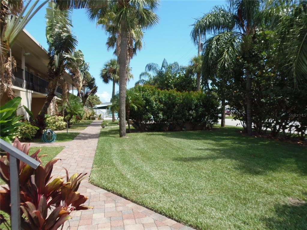 110 148TH AVENUE E UNIT 11 MADEIRA BEACH, FL 33708