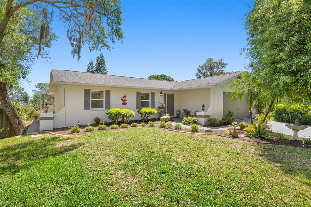818 EUNICE DRIVE TARPON SPRINGS, FL 34689