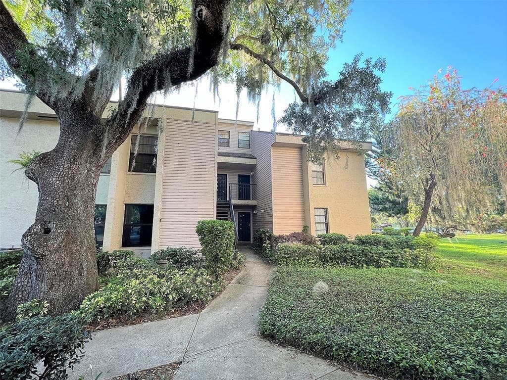 5130 PURITAN CIRCLE TAMPA, FL 33617