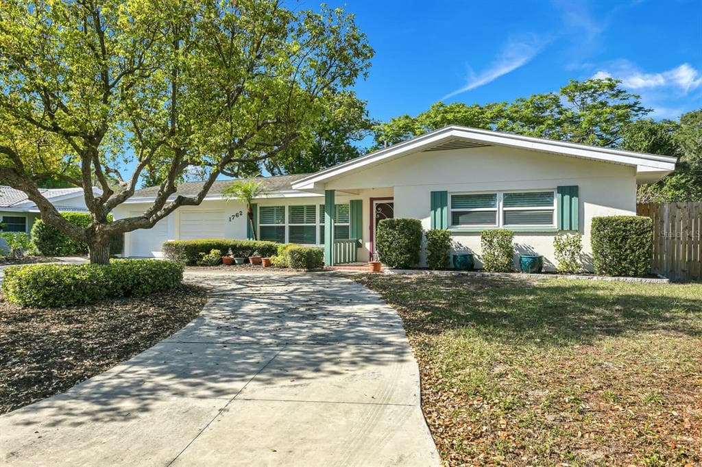 1762 EMERALD DRIVE