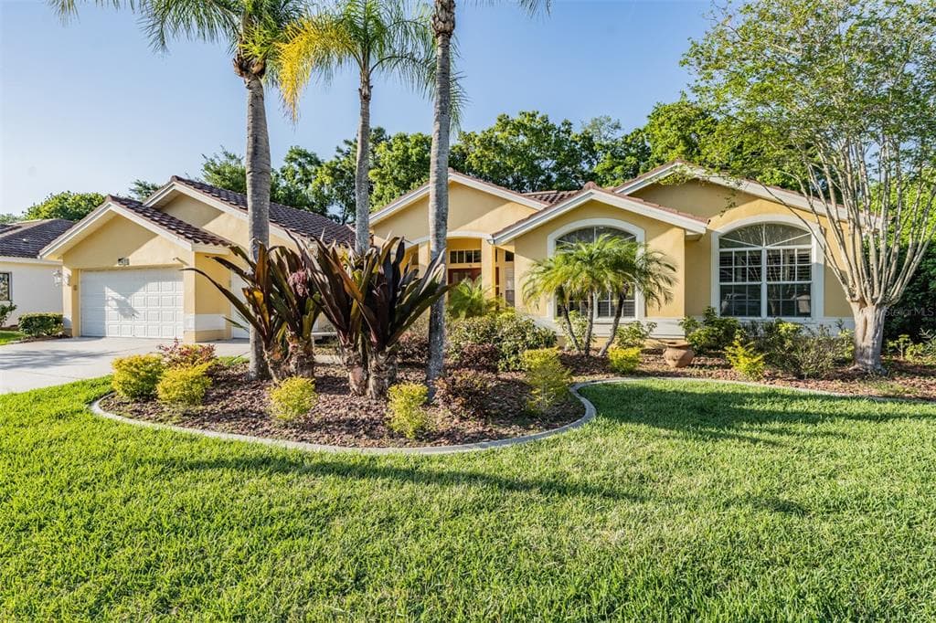 1230 BERKSHIRE LANE TARPON SPRINGS, FL 34688