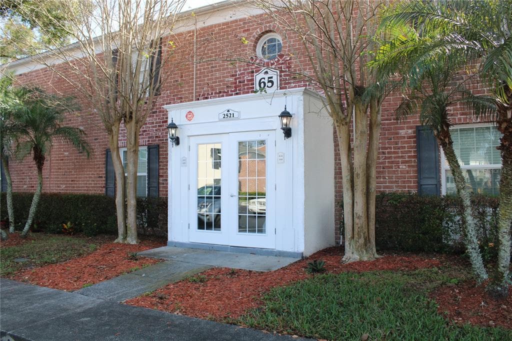 2521 CEDAR CYPRESS COURT UNIT 102 TAMPA, FL 33618