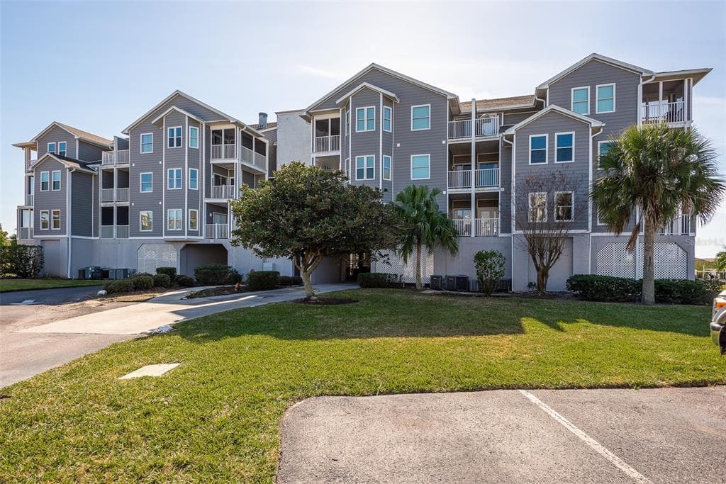 5722 BISCAYNE COURT UNIT 206 NEW PORT RICHEY, FL 34652