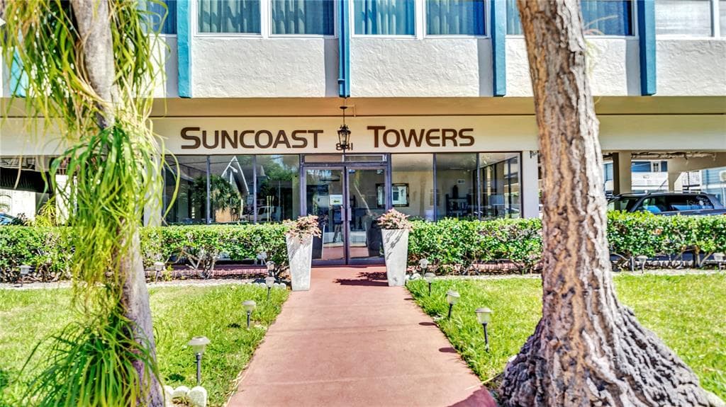 841 4TH AVENUE N UNIT 48 ST PETERSBURG, FL 33701