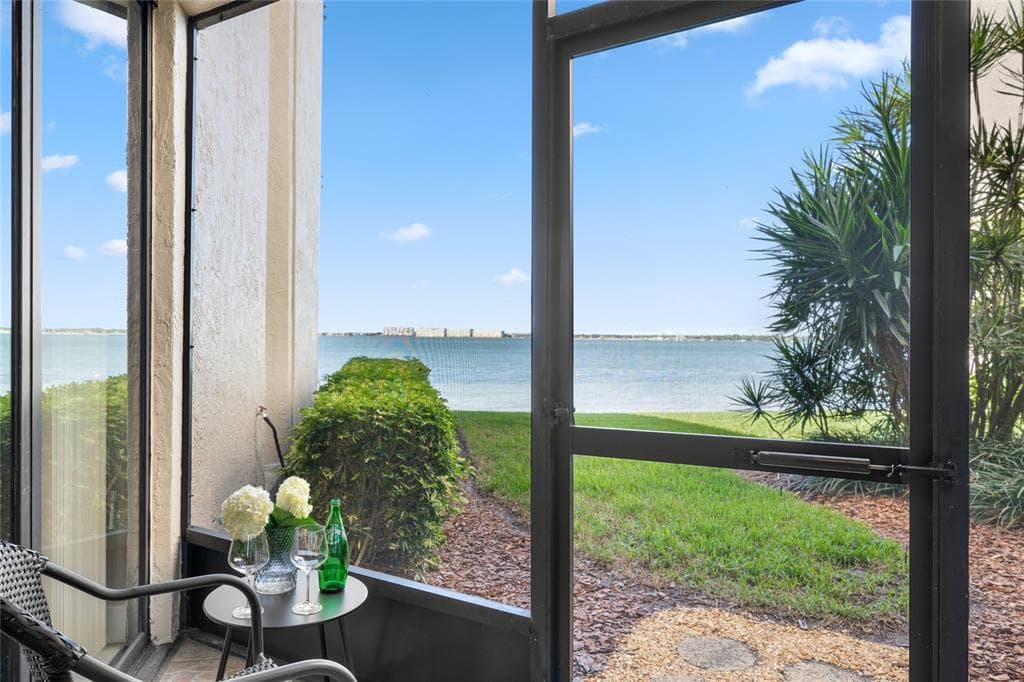 5729 LA PUERTA DEL SOL UNIT 180 ST PETERSBURG, FL 33715