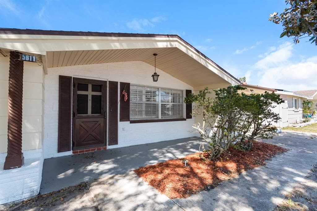 5611 FLORA AVENUE