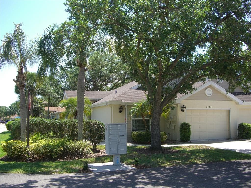 2483 NANTUCKET HARBOR LOOP UNIT 130 SUN CITY CENTER, FL 33573
