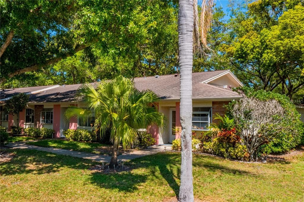2209 LARK CIRCLE E UNIT E PALM HARBOR, FL 34684