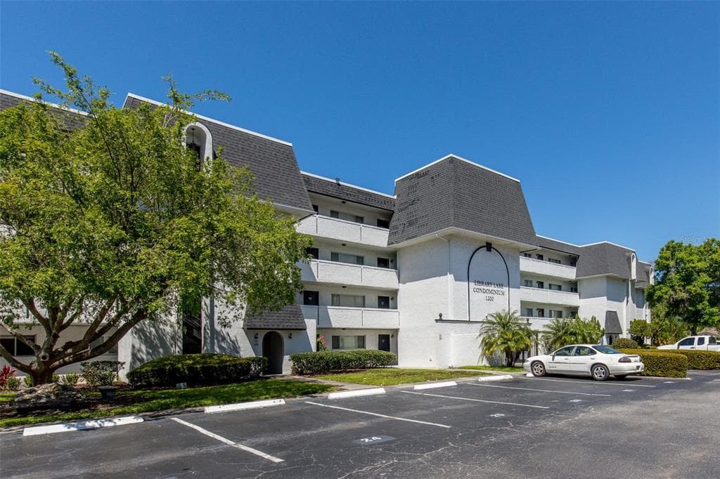 1200 37TH STREET N UNIT 102 ST PETERSBURG, FL 33713