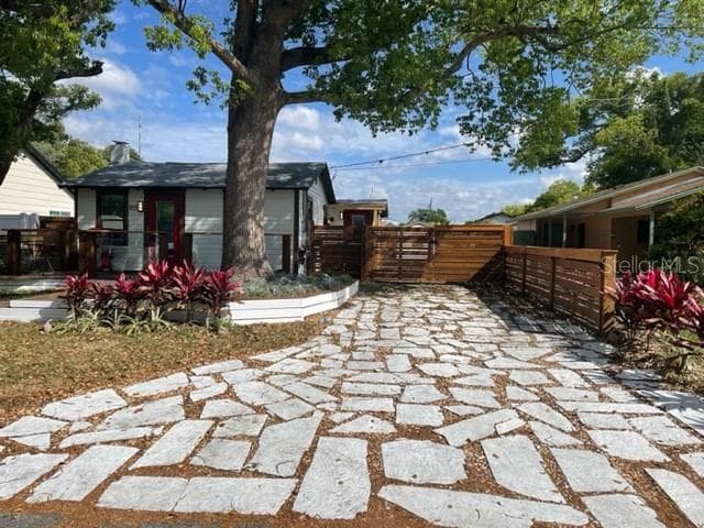 855 CARLSON DRIVE ORLANDO, FL 32804